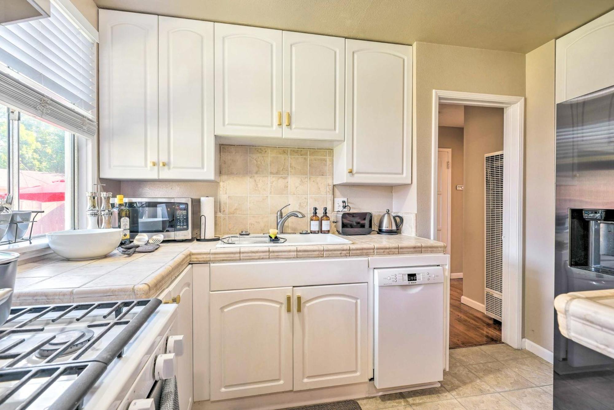 Stylish And Modern Burbank Gem With Private Yard! 빌라 외부 사진